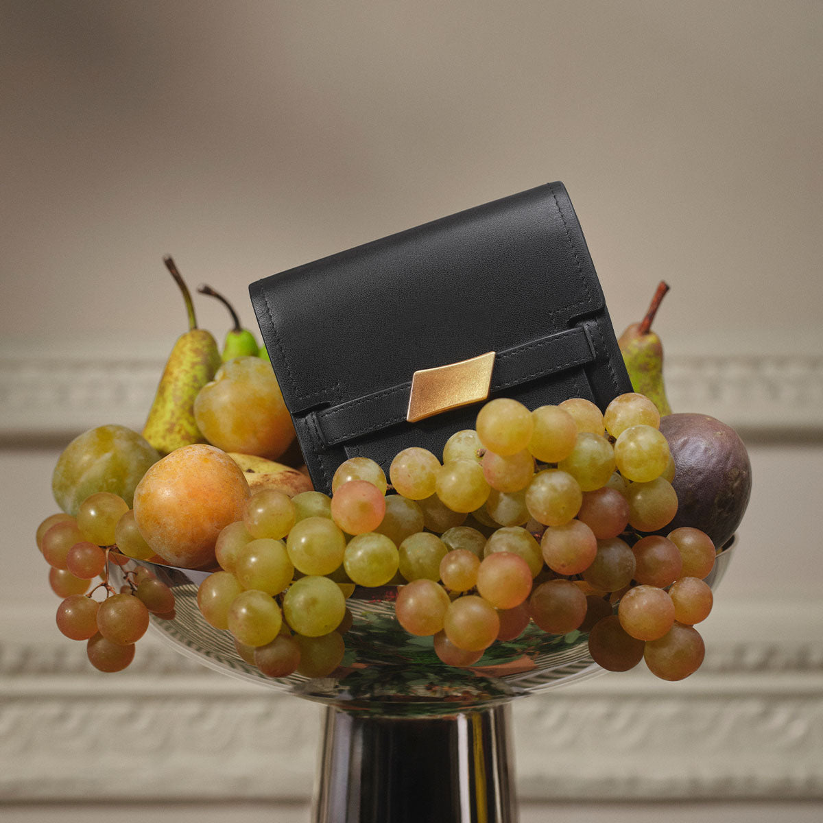 ハーフウォレット The Christina Medium Flapover Wallet Black - 113159
