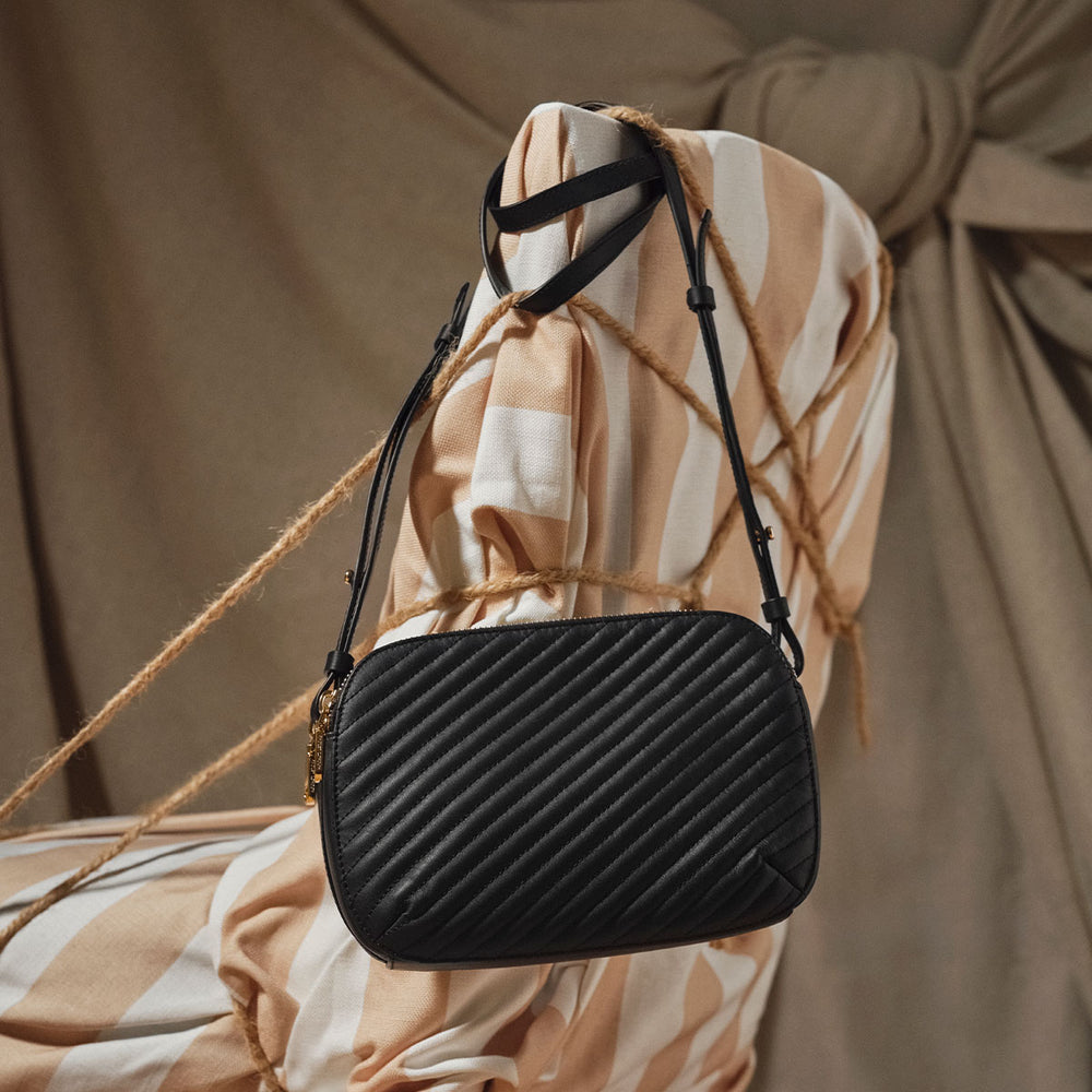 Dukes Place - Diagonal Quilt Medium Ziptop Cross Body Black - 113061