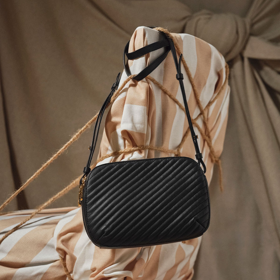 Dukes Place - Diagonal Quilt Medium Ziptop Cross Body Black - 113061