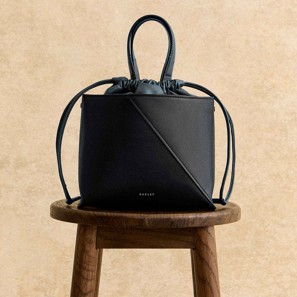 The Portobello Leather Small Drawstring Grab Bag in Black - 112192