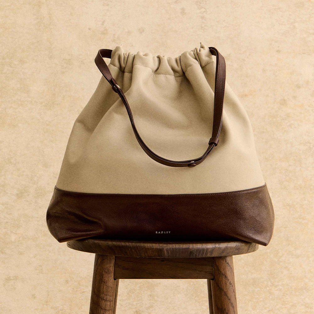 The Portobello Leather Large Drawstring Shoulder Bag in Snow - 112189
