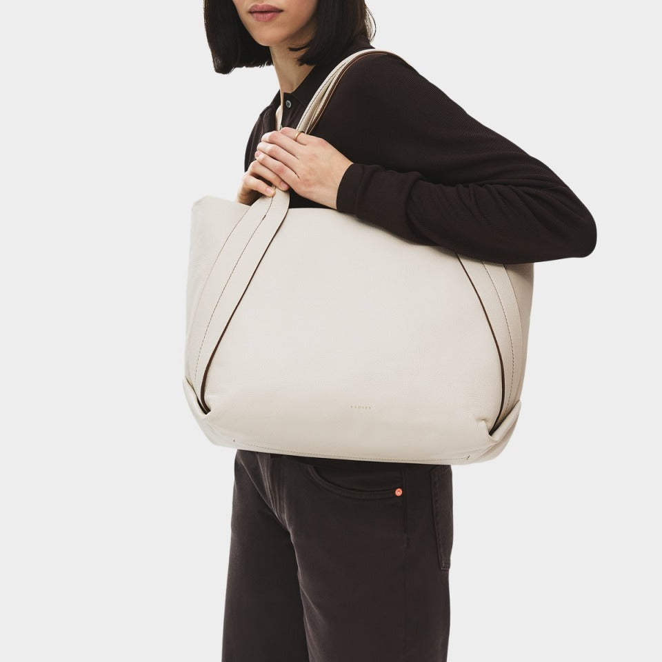 The Evie Medium Ziptop Shoulder Salt - 113131