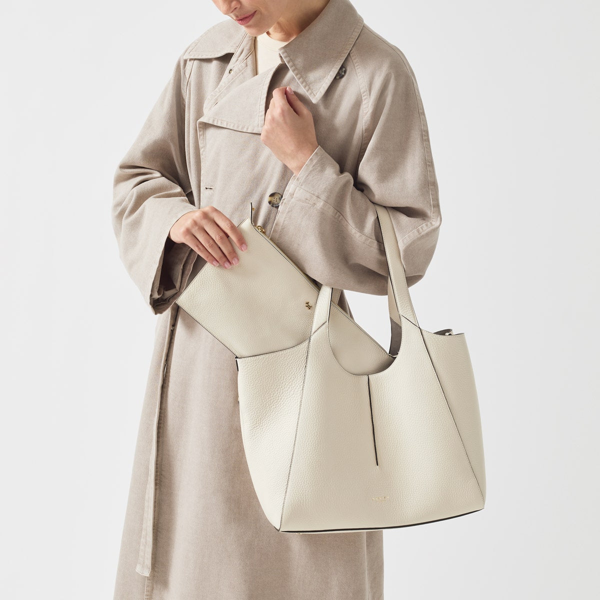 Hillgate Place Leather Large Open Top Tote Bag in Chalk - H1257109