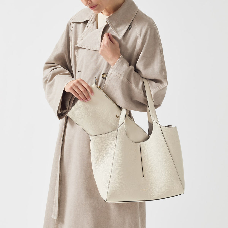 Hillgate Place Leather Large Open Top Tote Bag in Chalk - H1257109