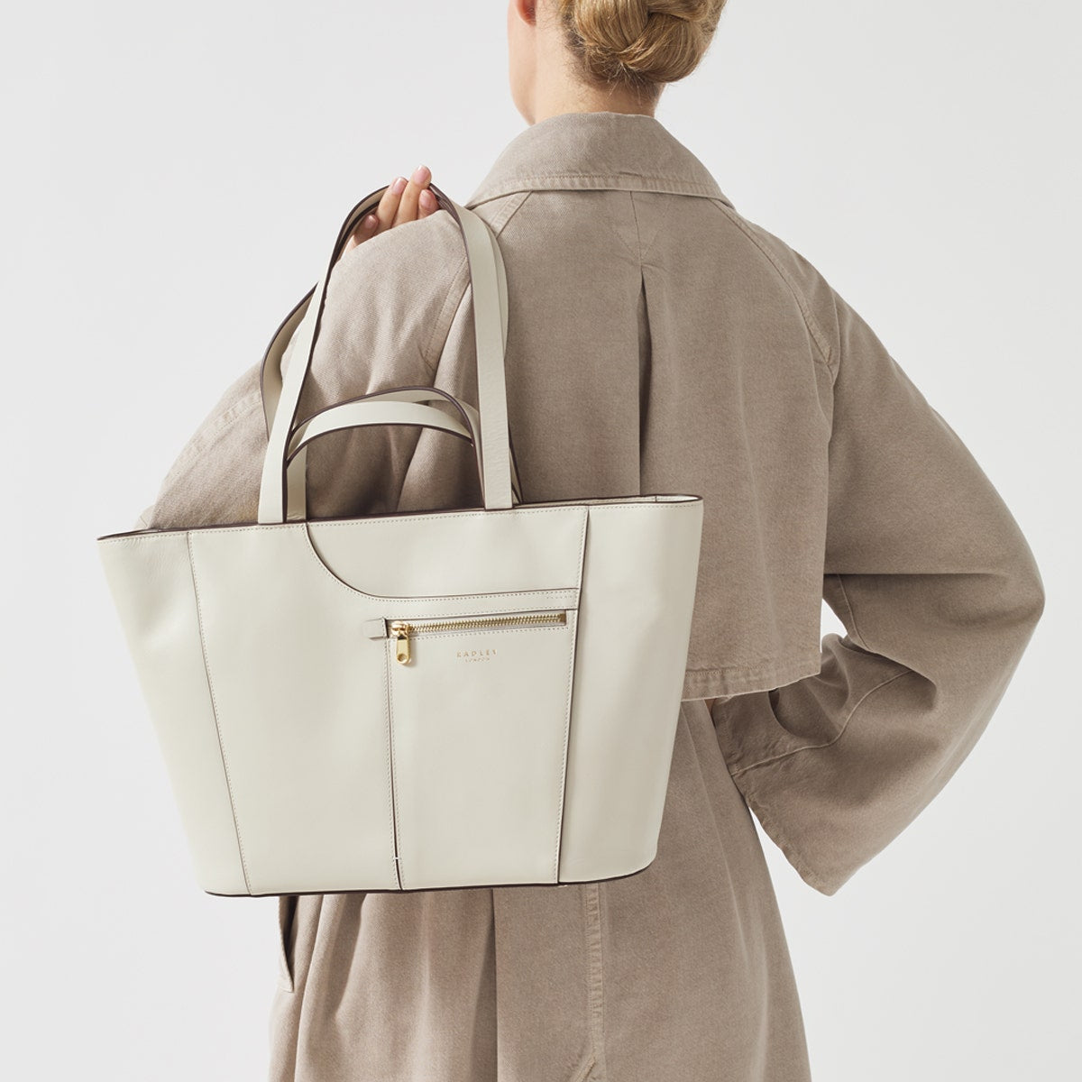 Pockets Leather Large Ziptop Tote Bag in Chalk - H1259109
