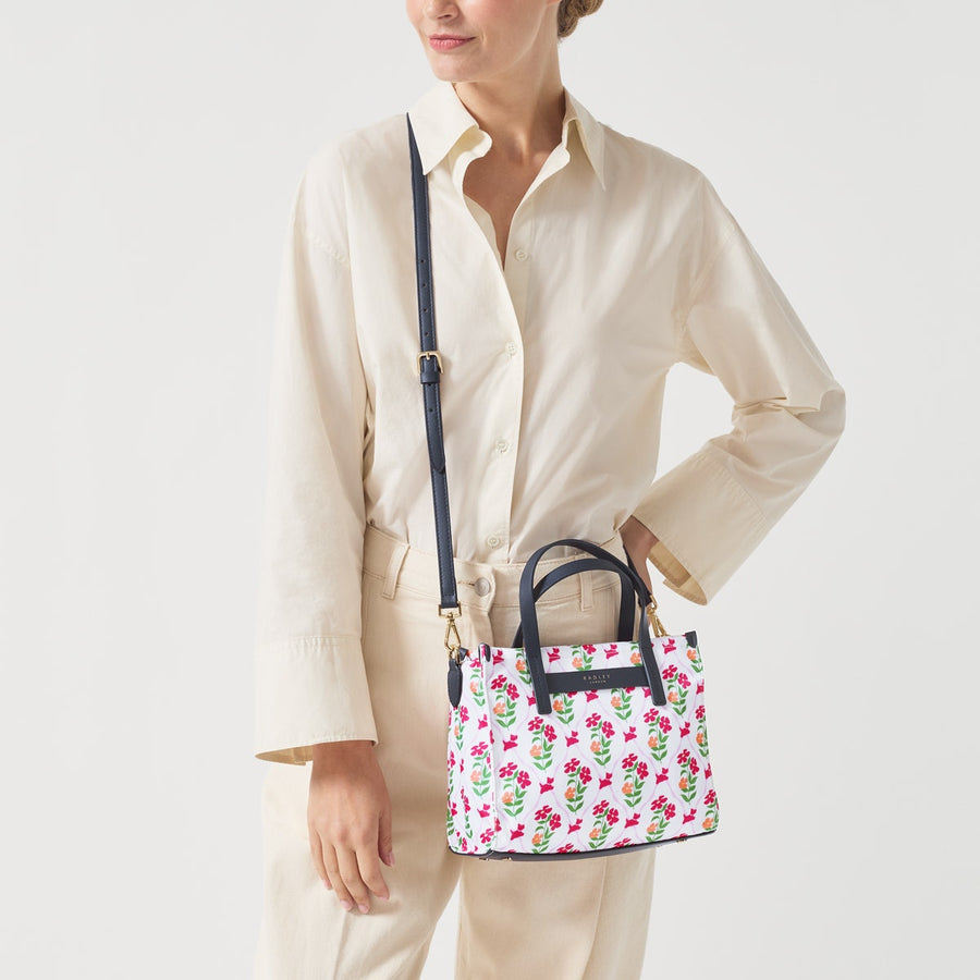 Finsbury Park Fabric Medium Ziptop Grab Bag in Chalk - H1266109