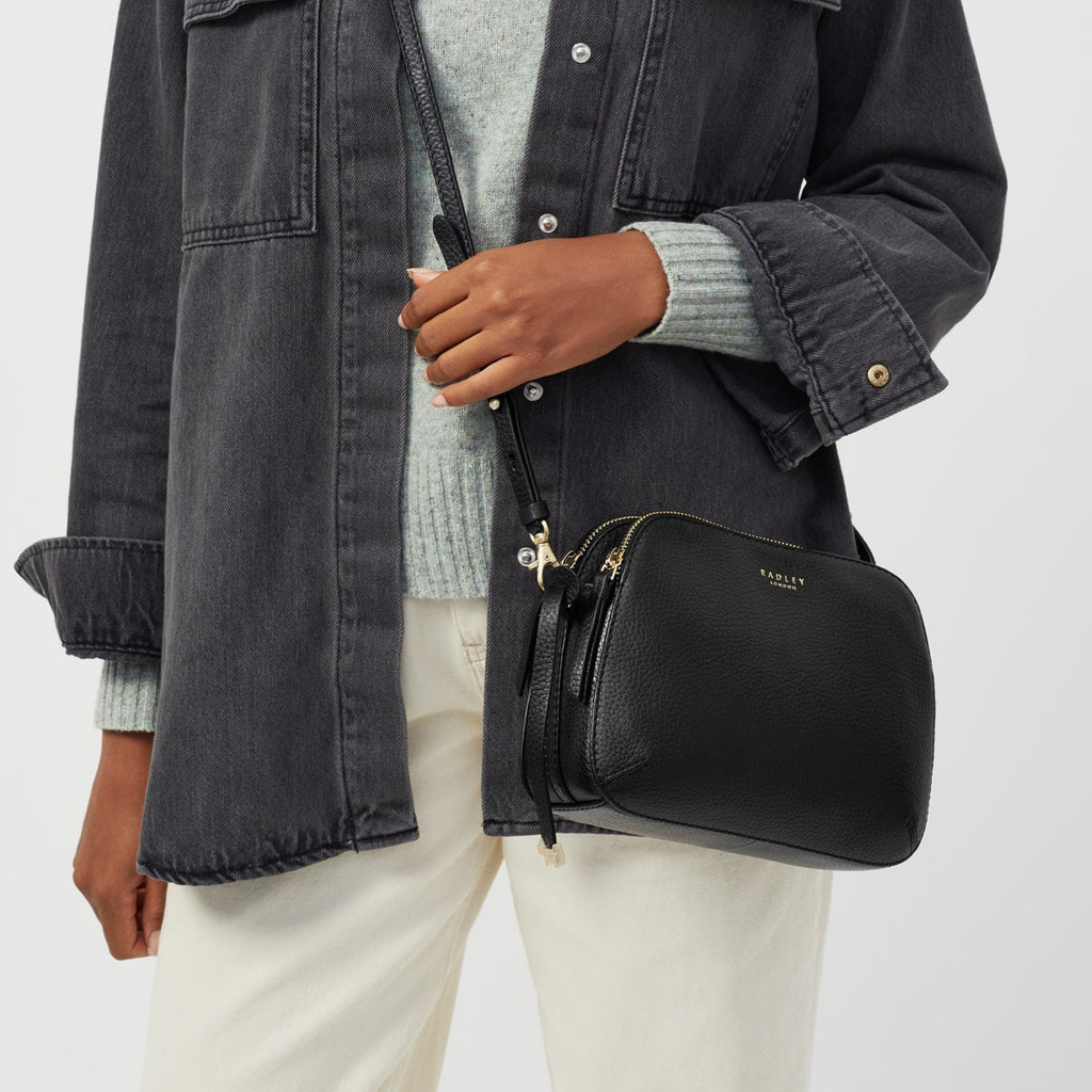 Dukes Place Leather Medium Ziptop Crossbody Bag in Black - H1555001