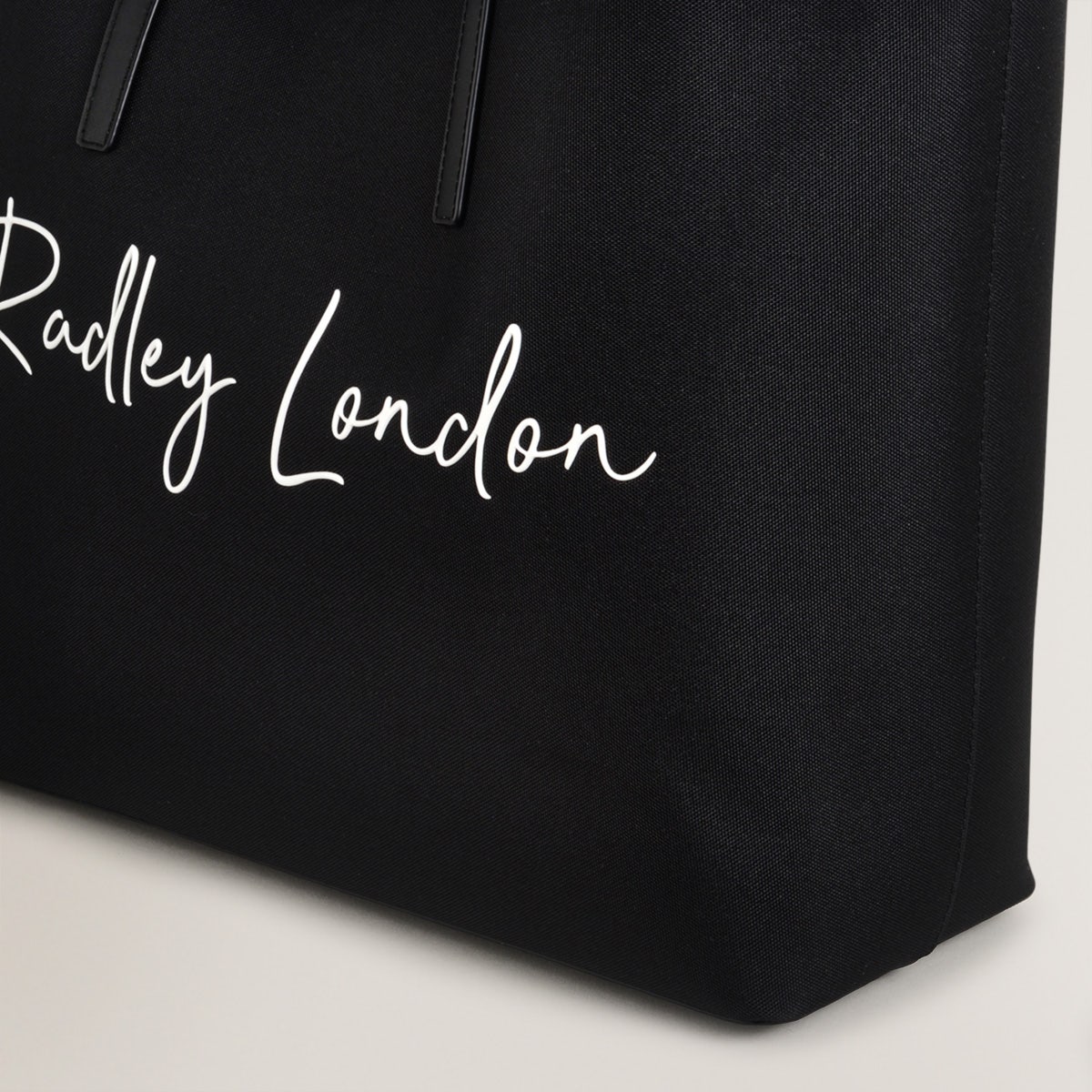 Addison Gardens Leather Large Open Top Tote Bag in Black - H1792001