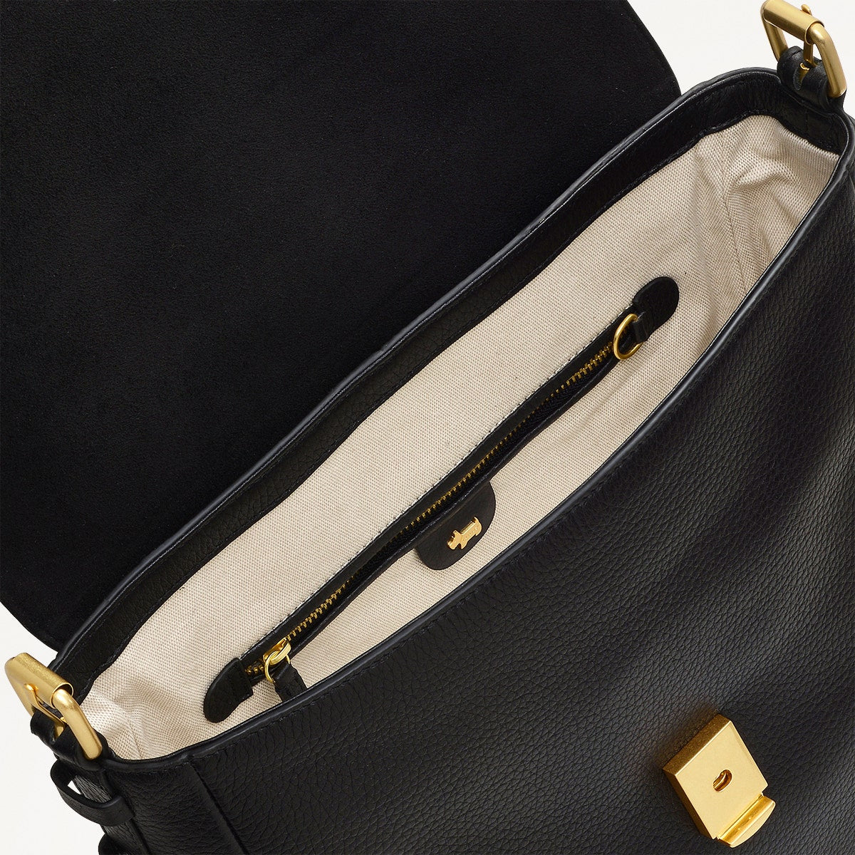 Grafton Street Leather Medium Flapover Backpack in Black - H2001001