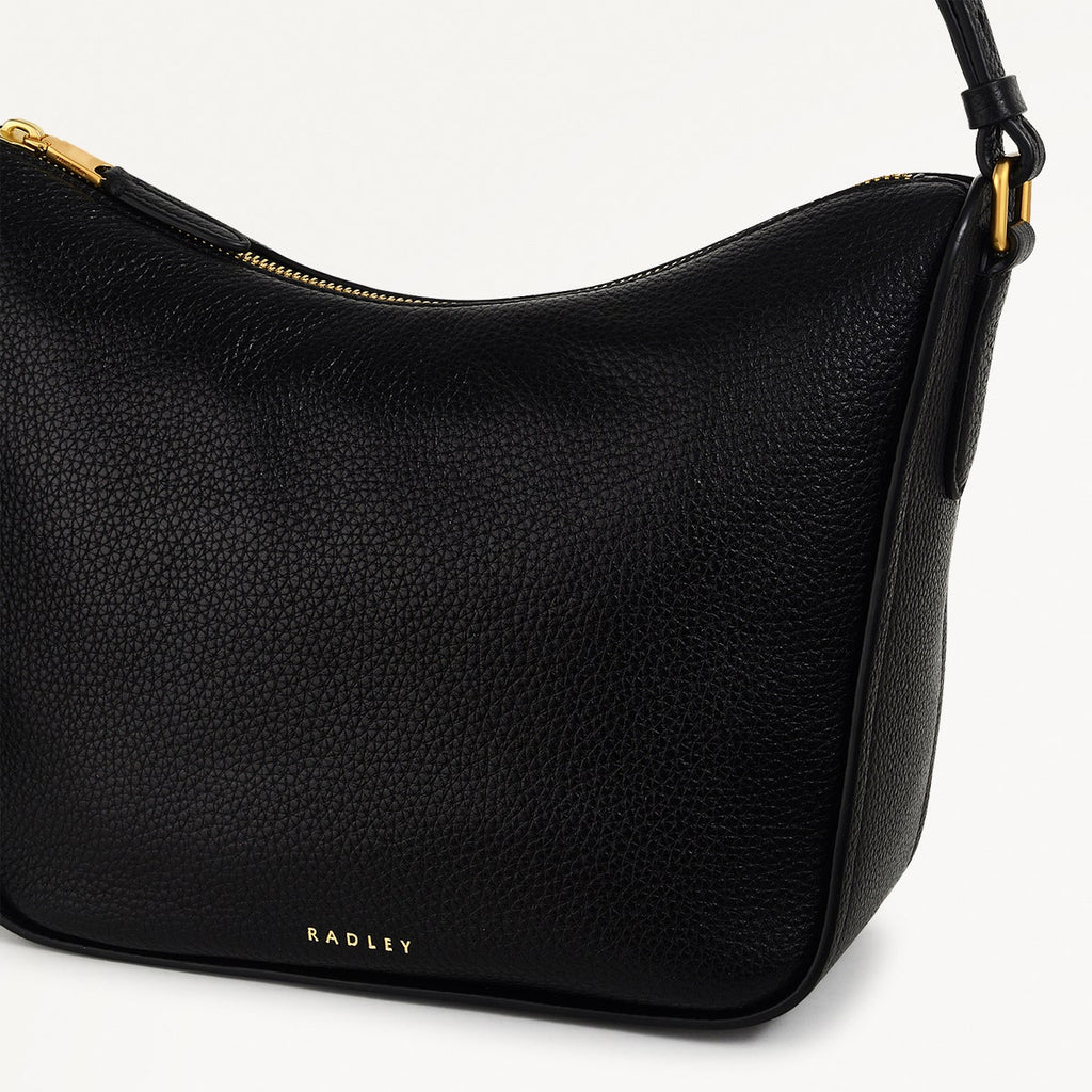Oak Street Leather Medium Ziptop Crossbody Bag in Black - H2015001