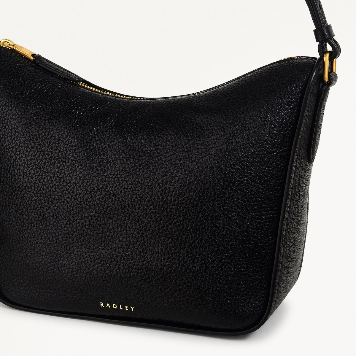 Oak Street Leather Medium Ziptop Crossbody Bag in Black - H2015001