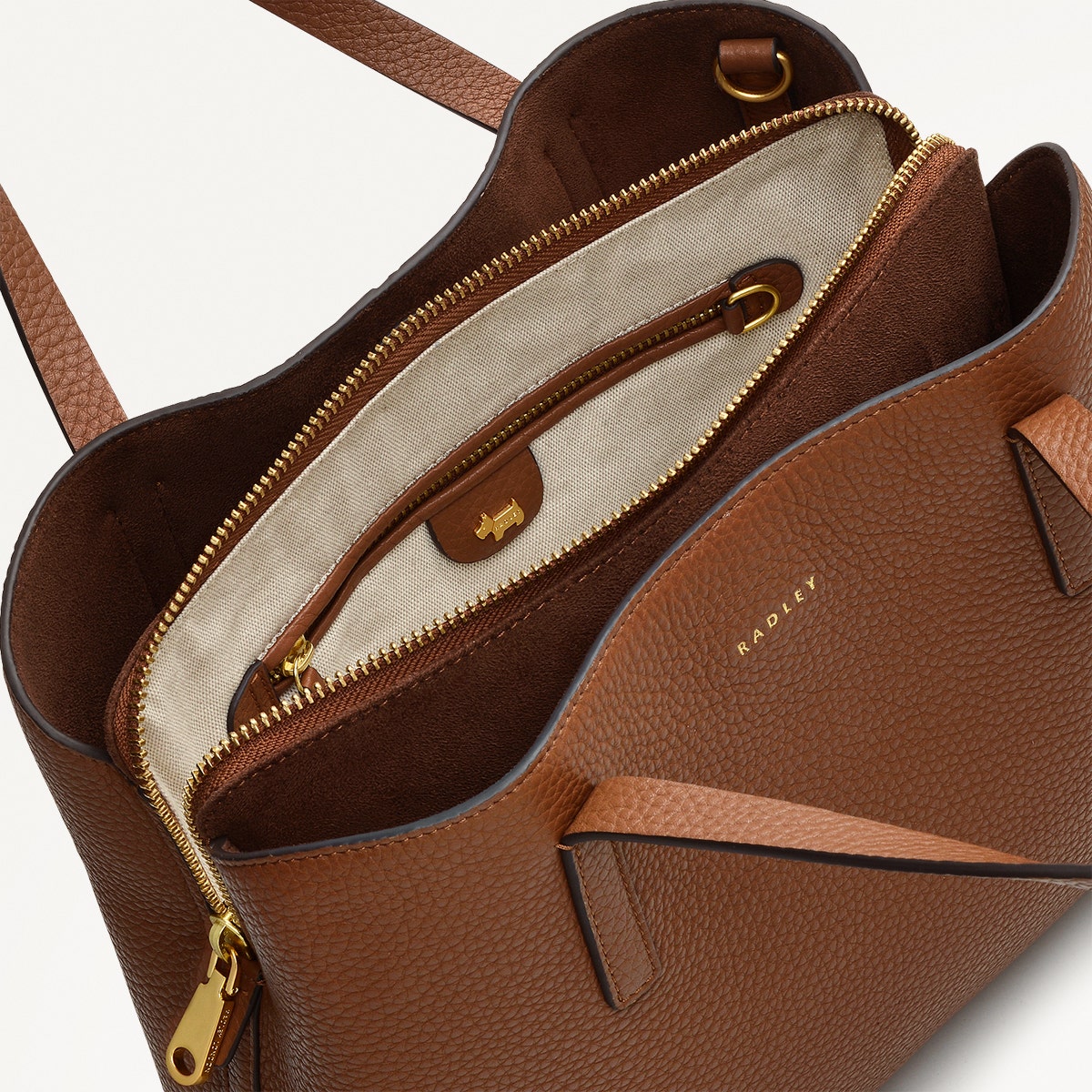 Dukes Place Leather Medium Ziptop Grab Bag in Saddle - H2028211