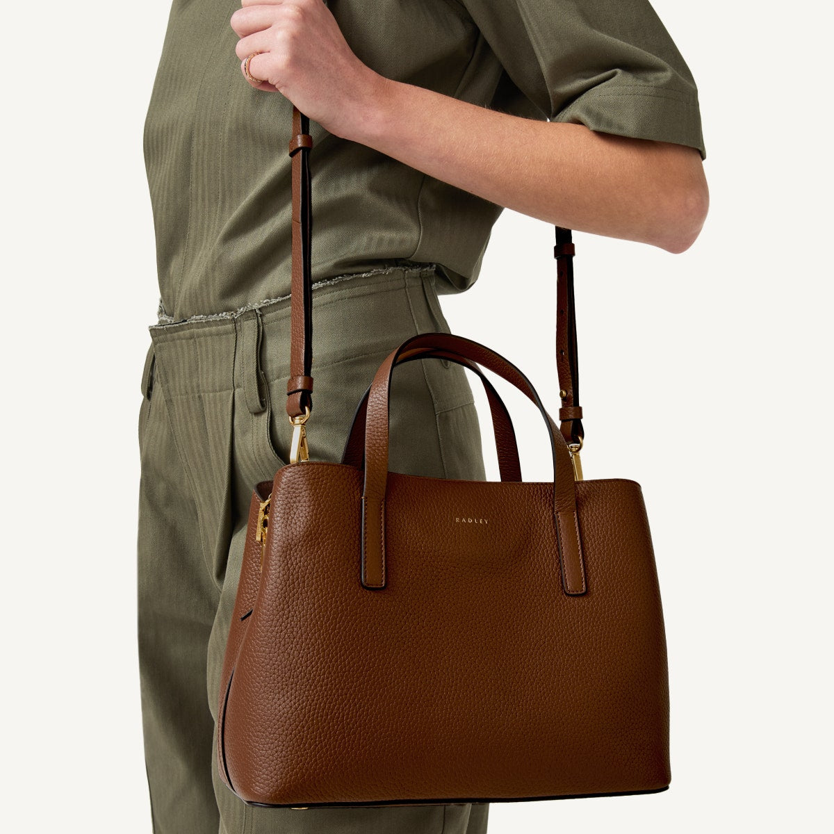 Dukes Place Leather Medium Ziptop Grab Bag in Saddle - H2028211