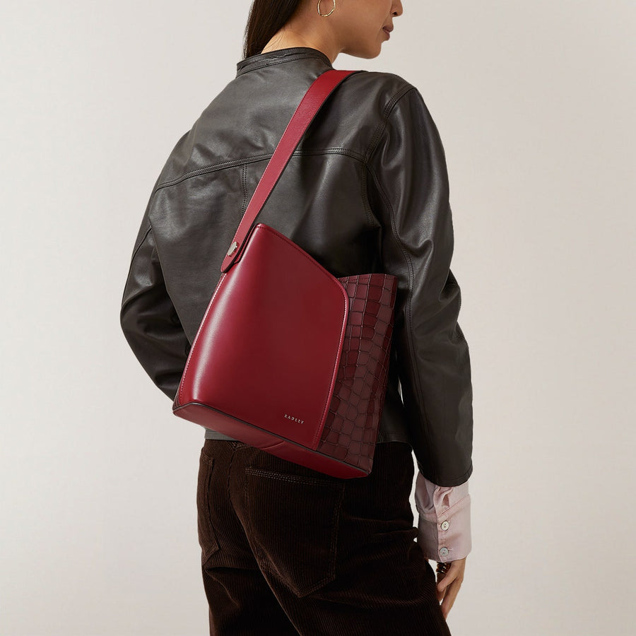 The Cordelia Leather Medium Open Top Shoulder Bag in Cranberry - H2081604