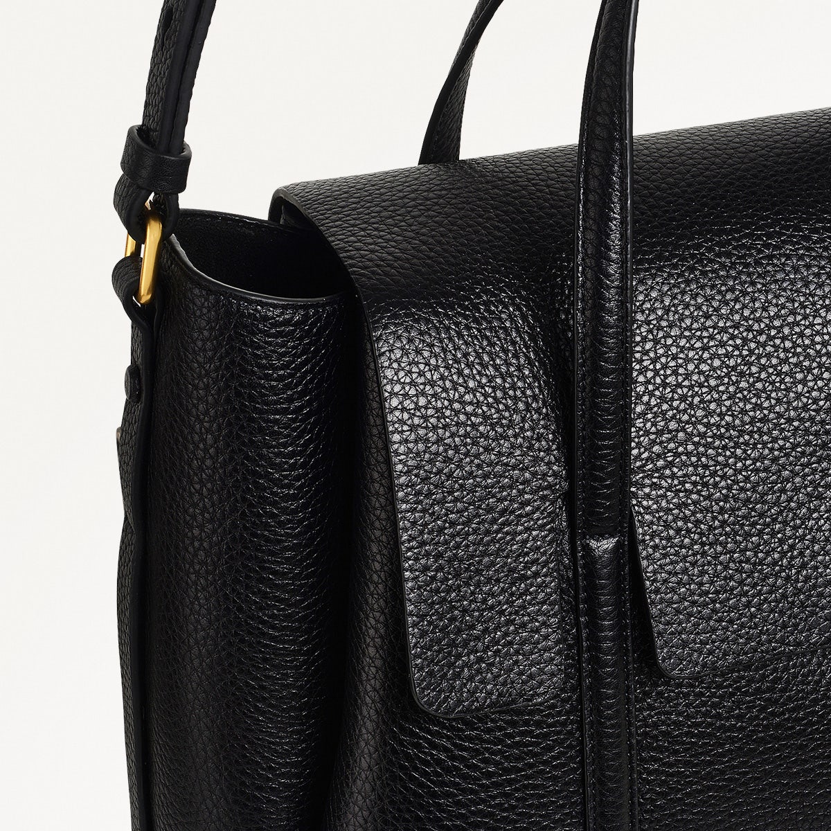The Chancery Leather Medium Flapover Grab Bag in Black - H2090001