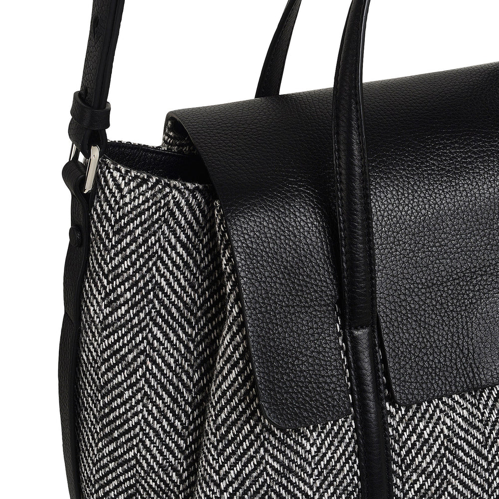 The Chancery Leather Medium Flapover Satchel Bag in Black - H2093001