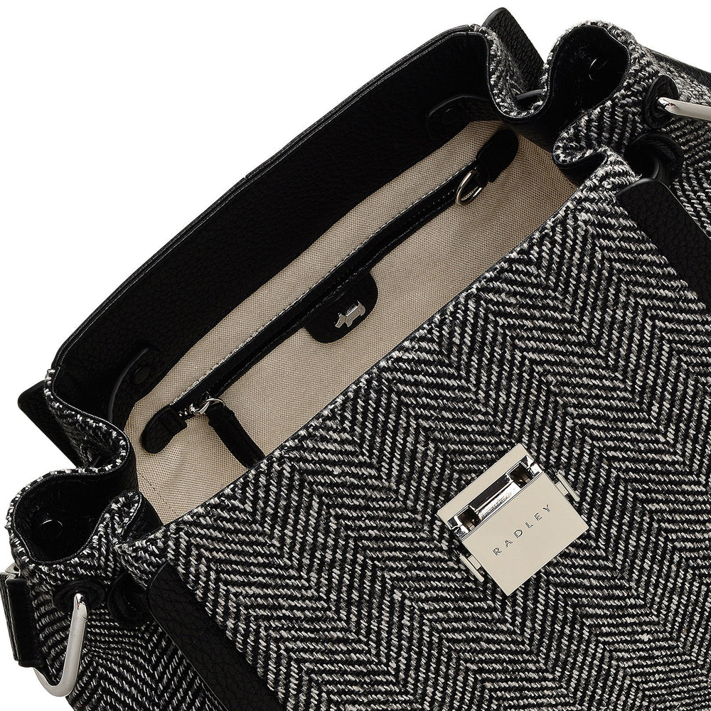 Sloane Street Leather Medium Open Top Shoulder Bag in Black - H2120001