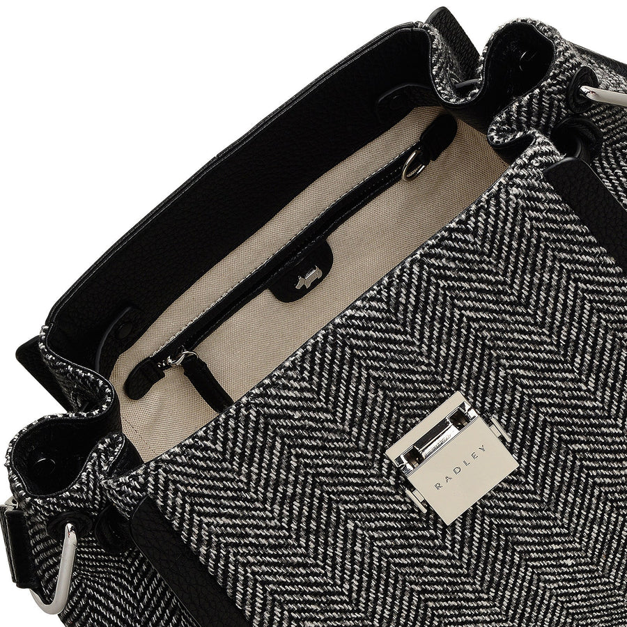 Sloane Street Leather Medium Open Top Shoulder Bag in Black - H2120001