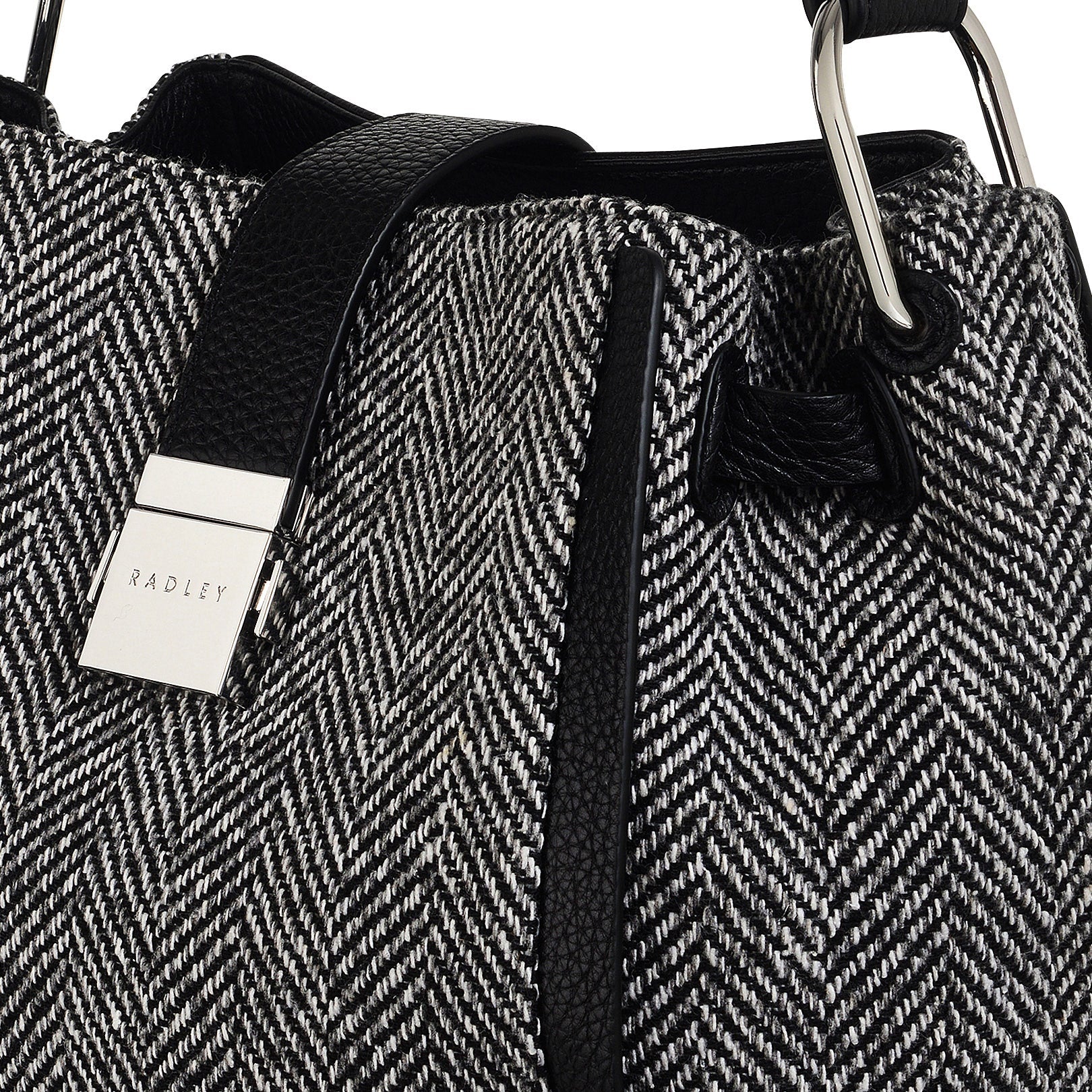 Sloane Street Leather Medium Open Top Shoulder Bag in Black - H2120001