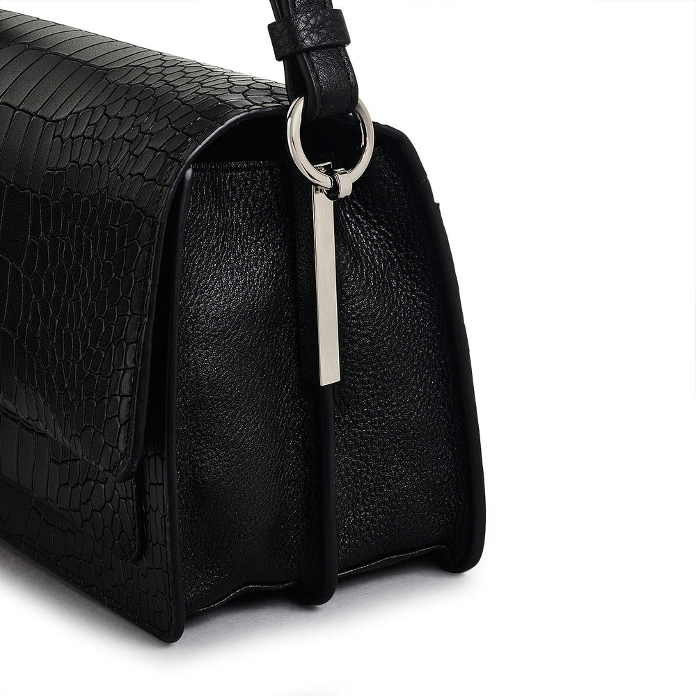 Leather Lane Leather Medium Flapover Shoulder Bag in Black - H2133001