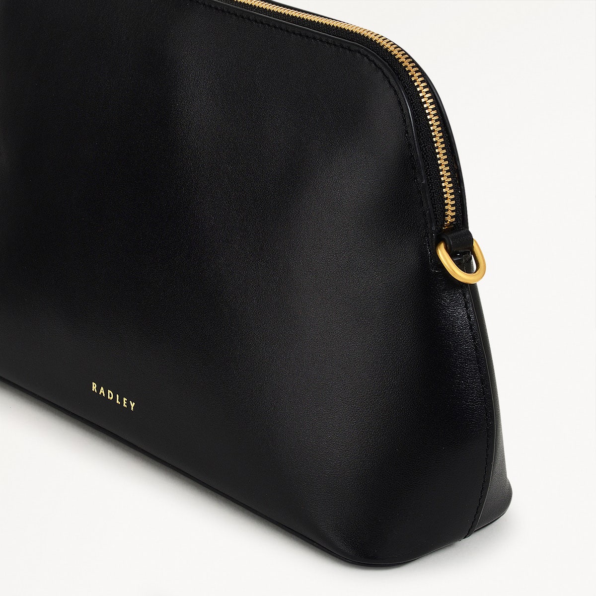 Liverpool Street Leather Medium Ziptop Crossbody Bag in Black - H2167001