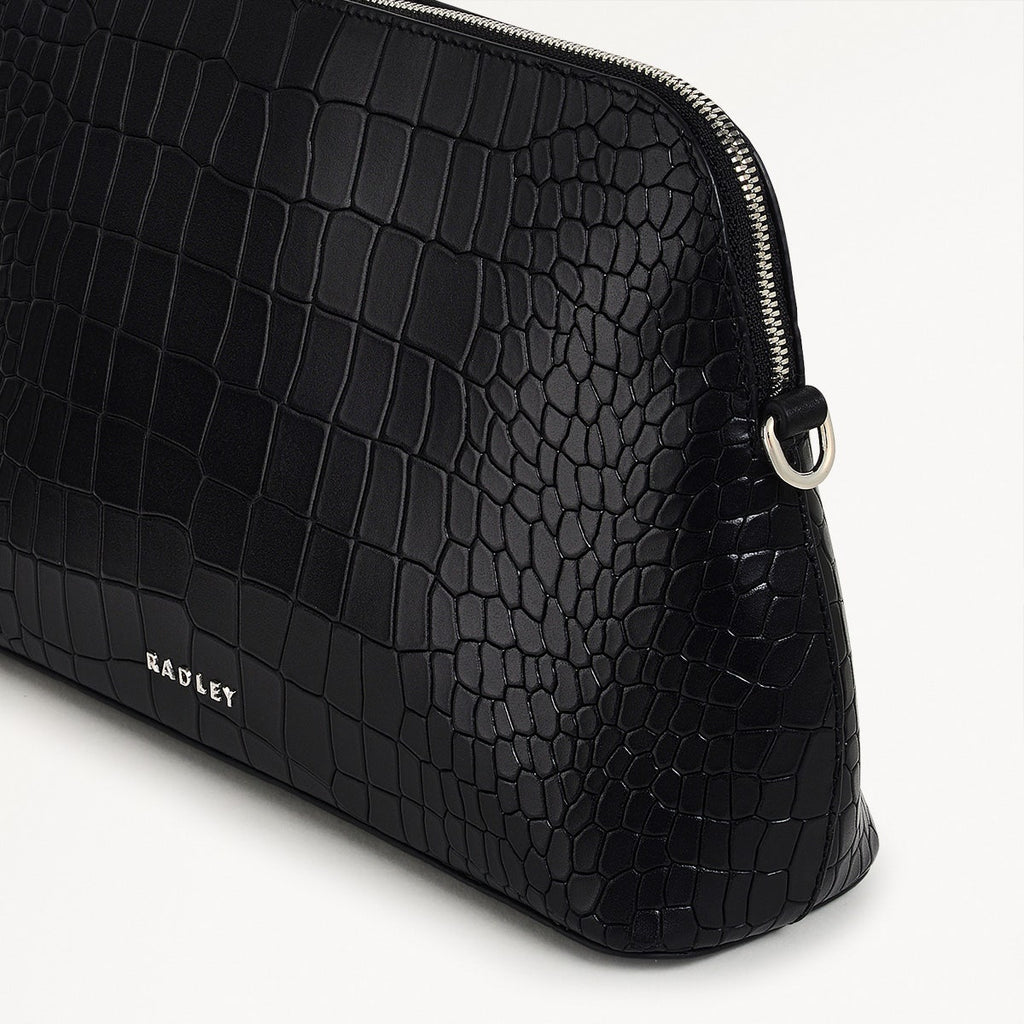 Liverpool Street Leather Medium Ziptop Crossbody Bag in Black - H2179001