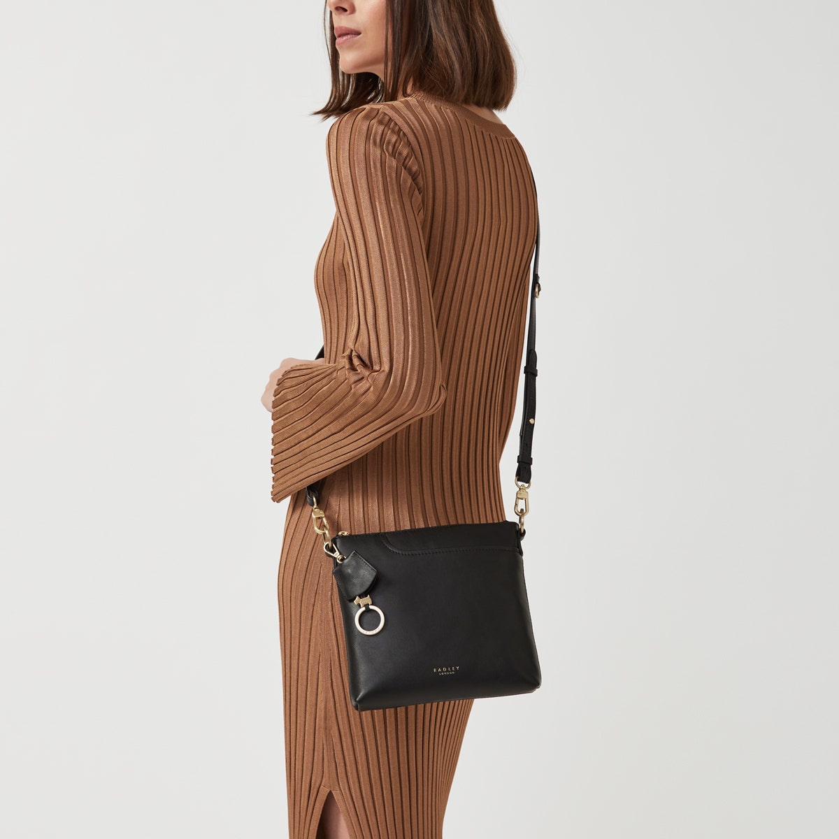 Pockets 2.0 Leather Small ZipTop Cross Body Bag Bag in Black - H5904001