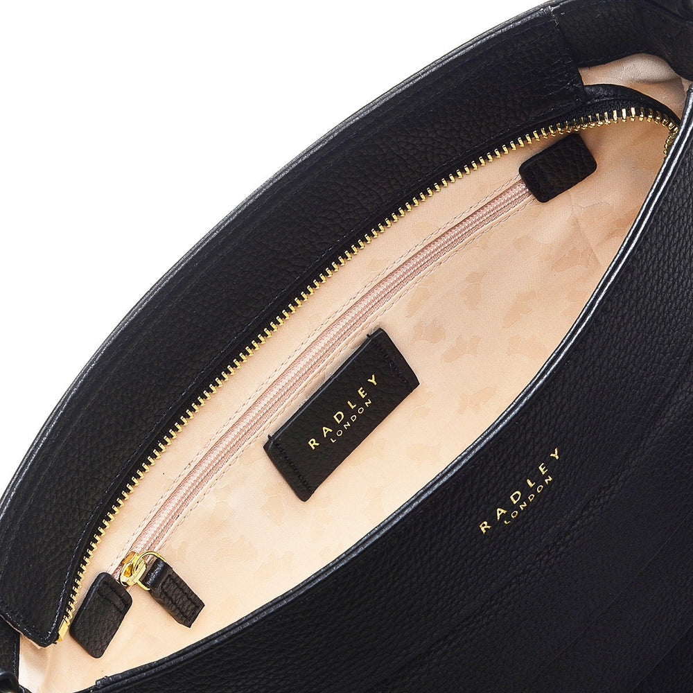 Farringdon Leather Small Ziptop Crossbody Bag in Black - H6509001