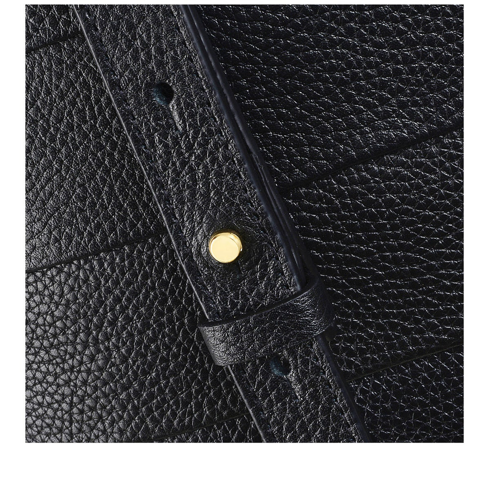 Farringdon Leather Small Ziptop Crossbody Bag in Black - H6509001