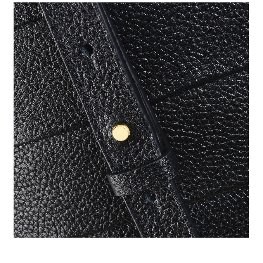 Farringdon Leather Small Ziptop Crossbody Bag in Black - H6509001