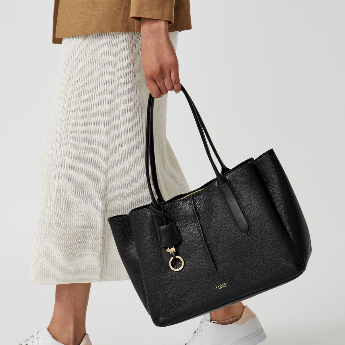 Hillgate Place Leather Large Open Top Tote Bag in Black - H6749001