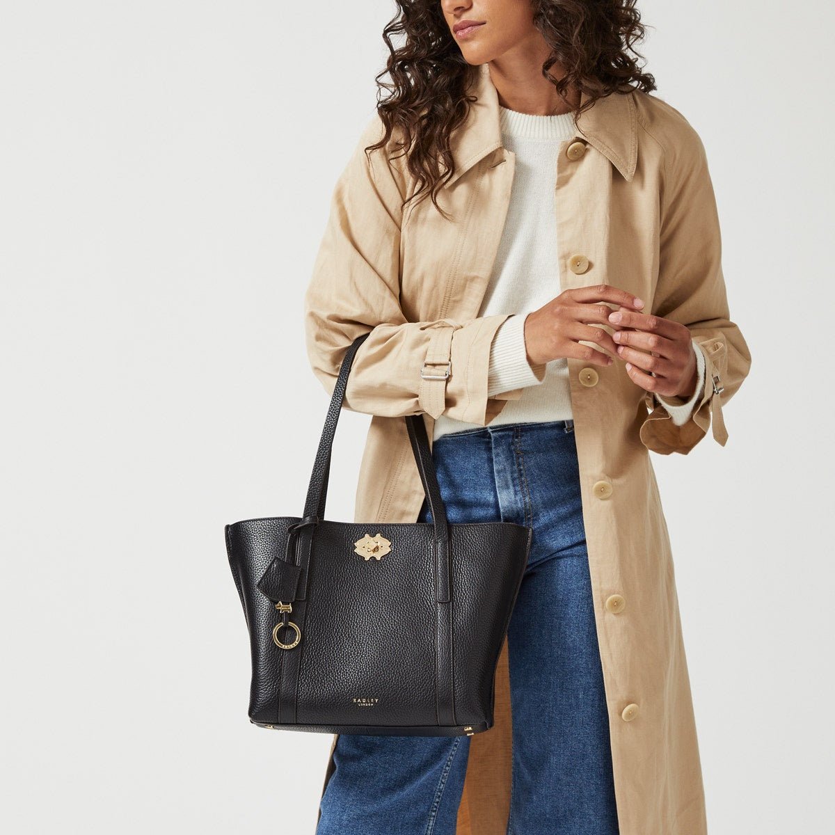 Museum Street Leather Medium Ziptop Tote Bag in Black - H6765001