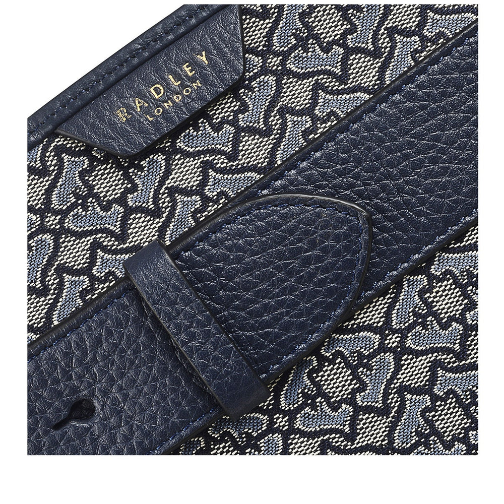Dukes Place Leather Medium Compartment Cross Body Bag in Goose Grey - H6856053