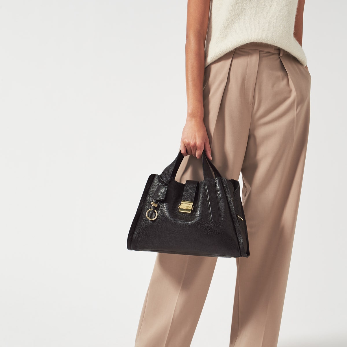 Sloane Street Leather Medium Ziptop Grab Bag in Black - H7582001