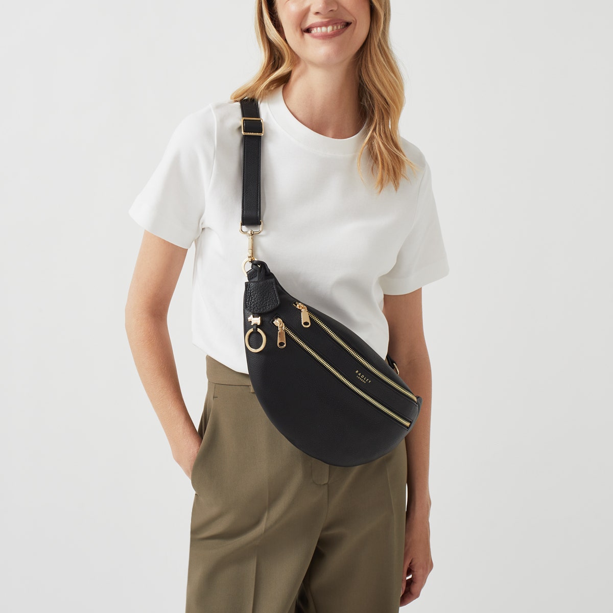 Derwent Drive Leather Medium Ziptop Sling Bag in Black - H8219001