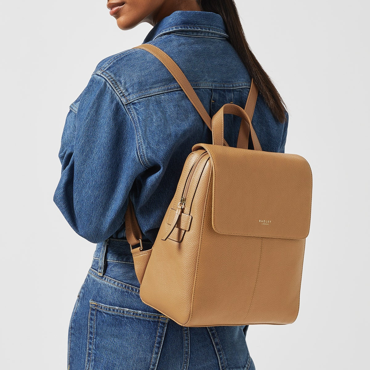 Lorne Close Leather Large Flapover Backpack in Caramel - H8768235