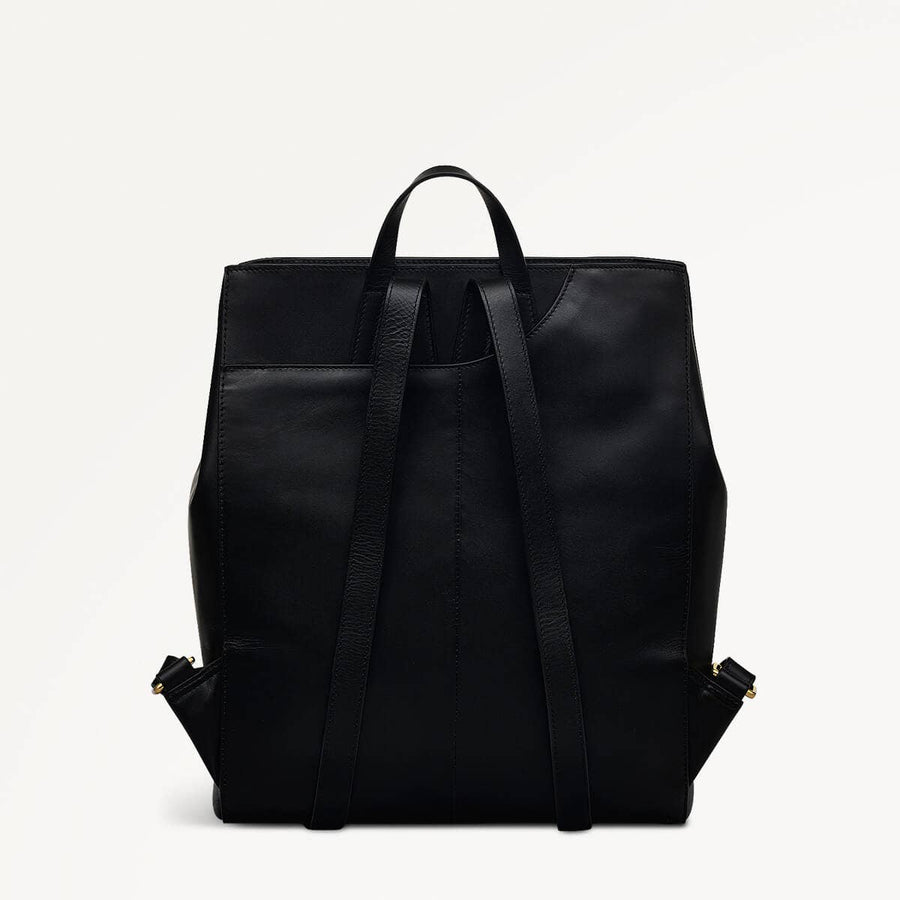 Pockets Leather Medium Ziptop Backpack in Black - H9321001