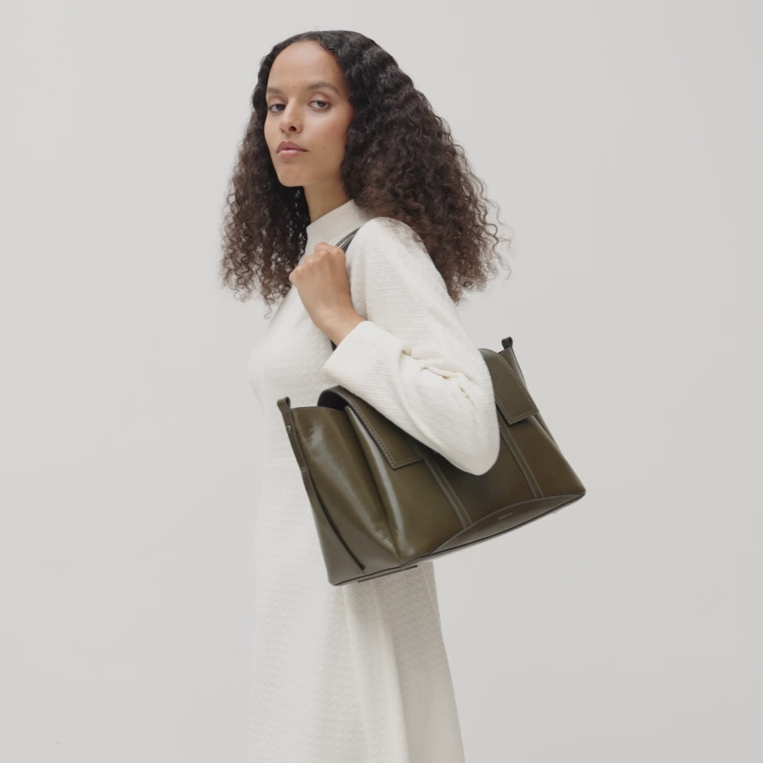 Radley's hero family The Chancery what's in the bag video