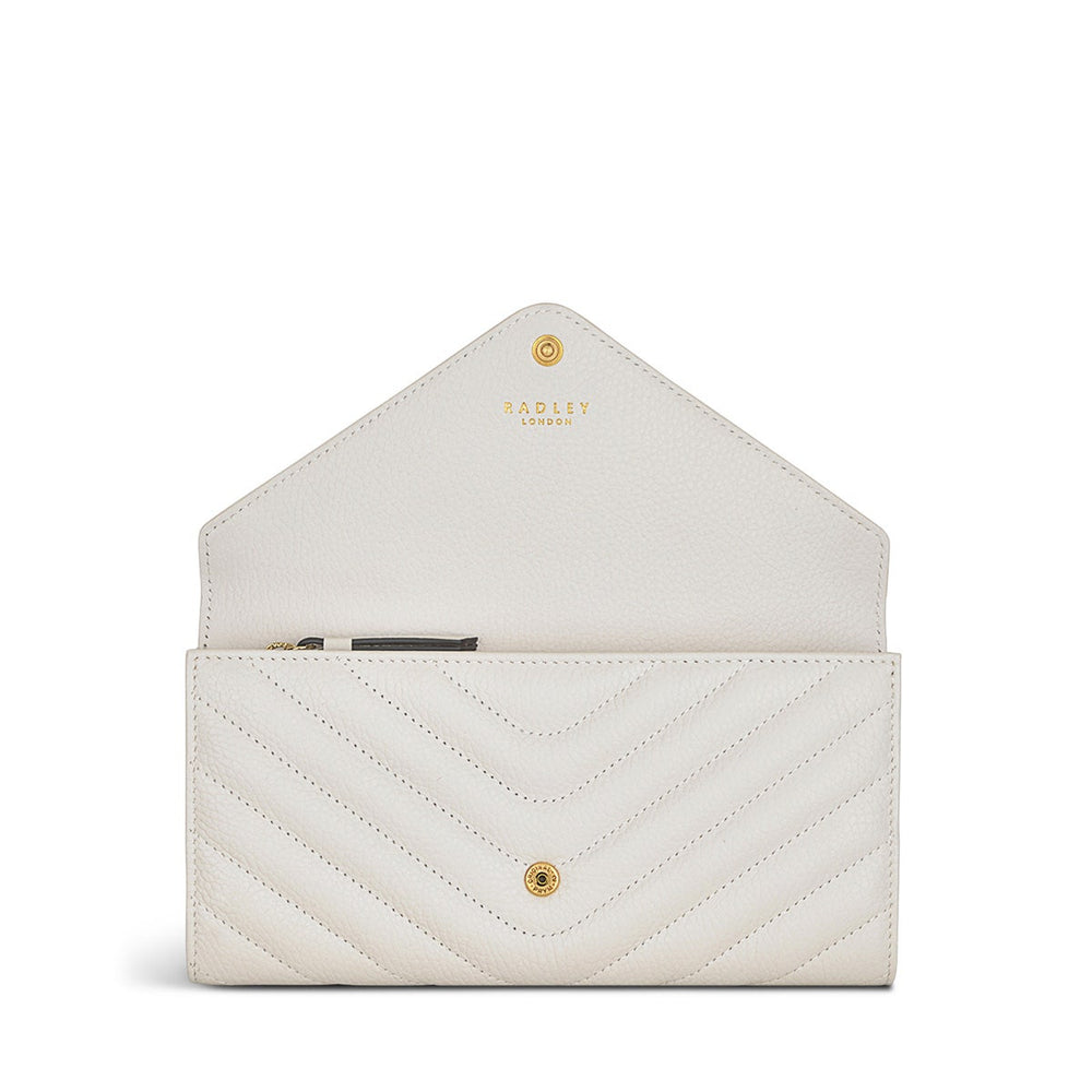 Rowe Avenue Leather Large Flapover Wallet in Chalk - S1319109