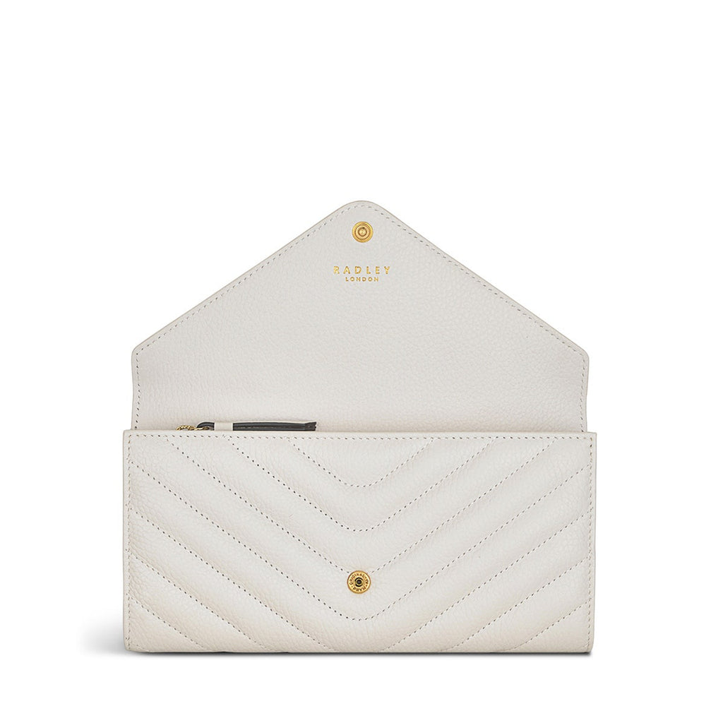 Rowe Avenue Leather Large Flapover Wallet in Chalk - S1319109