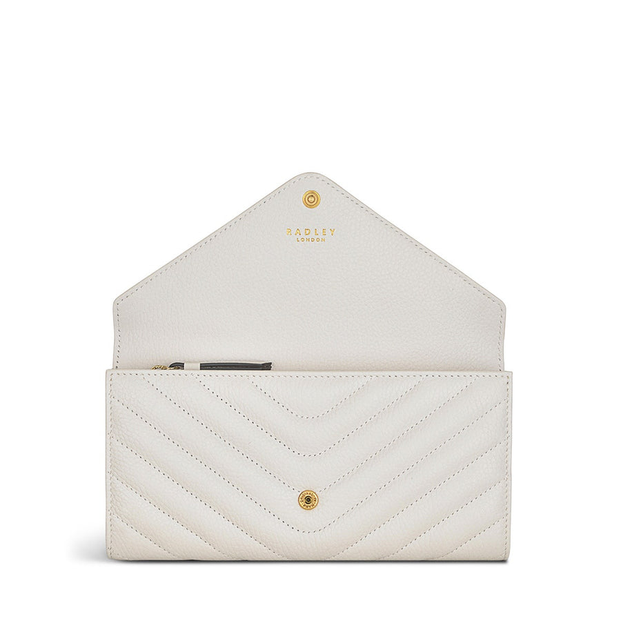 Rowe Avenue Leather Large Flapover Wallet in Chalk - S1319109