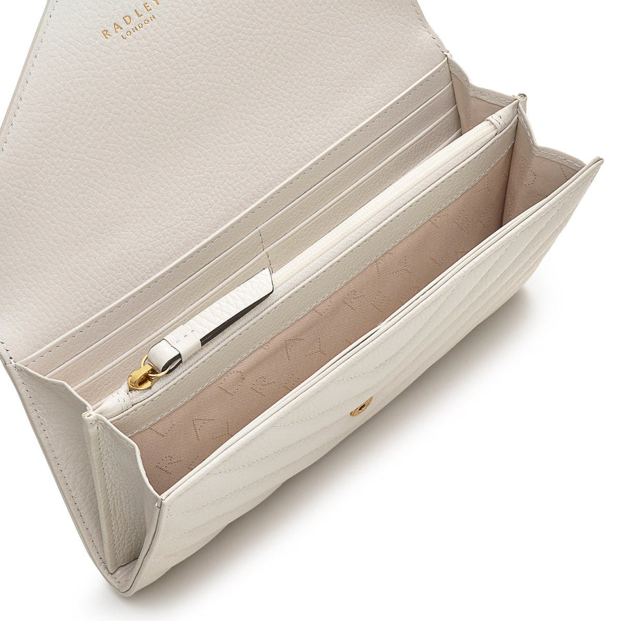 Rowe Avenue Leather Large Flapover Wallet in Chalk - S1319109