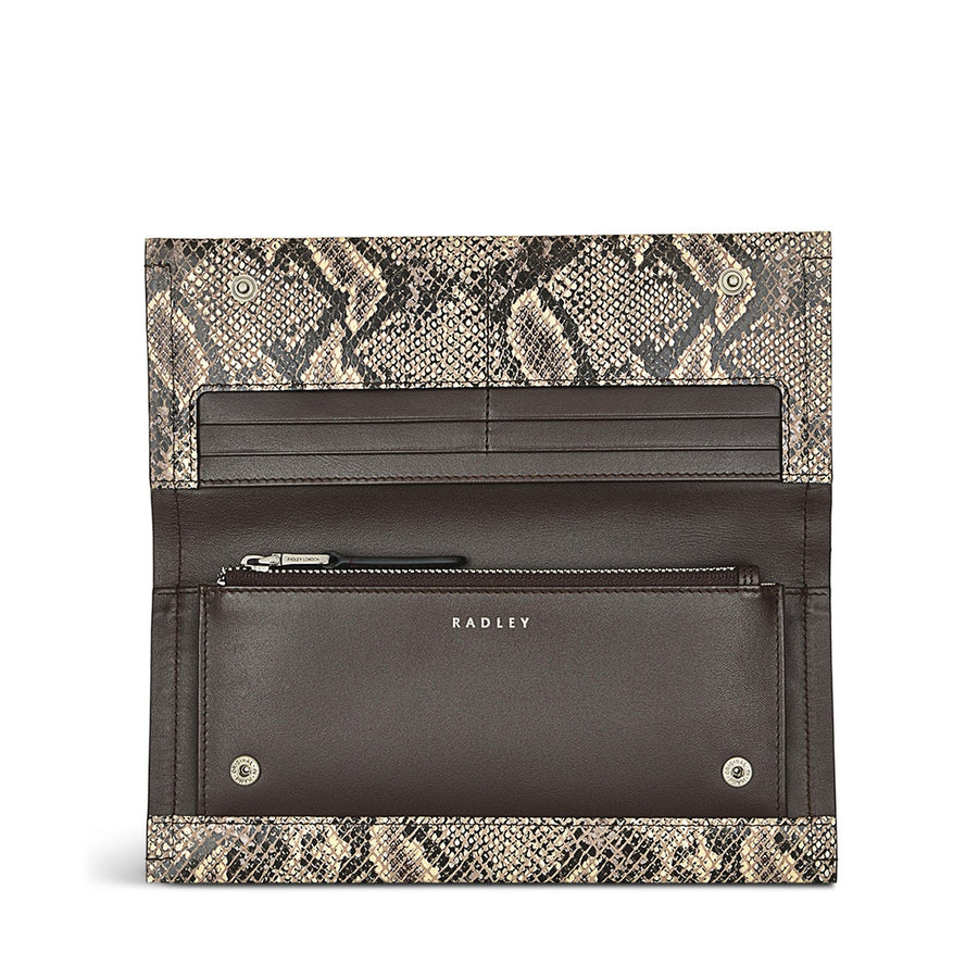 Oak Street Leather Large Flapover Wallet in Chalk - S1889109
