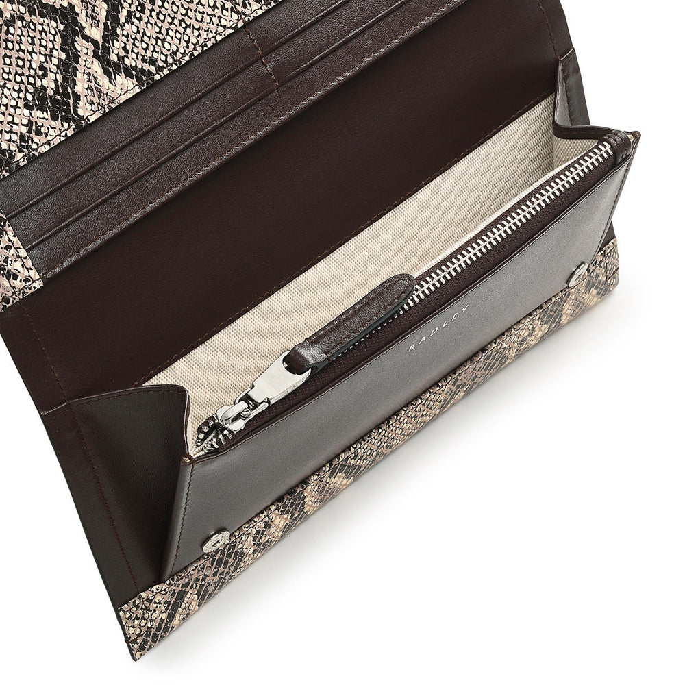 Oak Street Leather Large Flapover Wallet in Chalk - S1889109