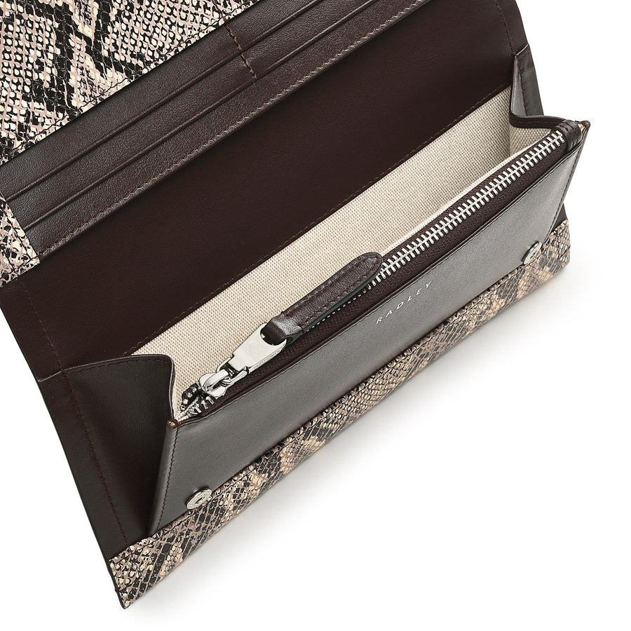 Oak Street Leather Large Flapover Wallet in Chalk - S1889109