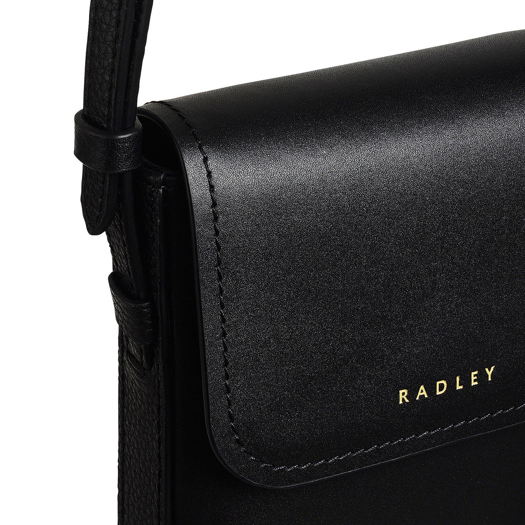 Liverpool Lane Leather Medium Phone Crossbody in Black - S2366001