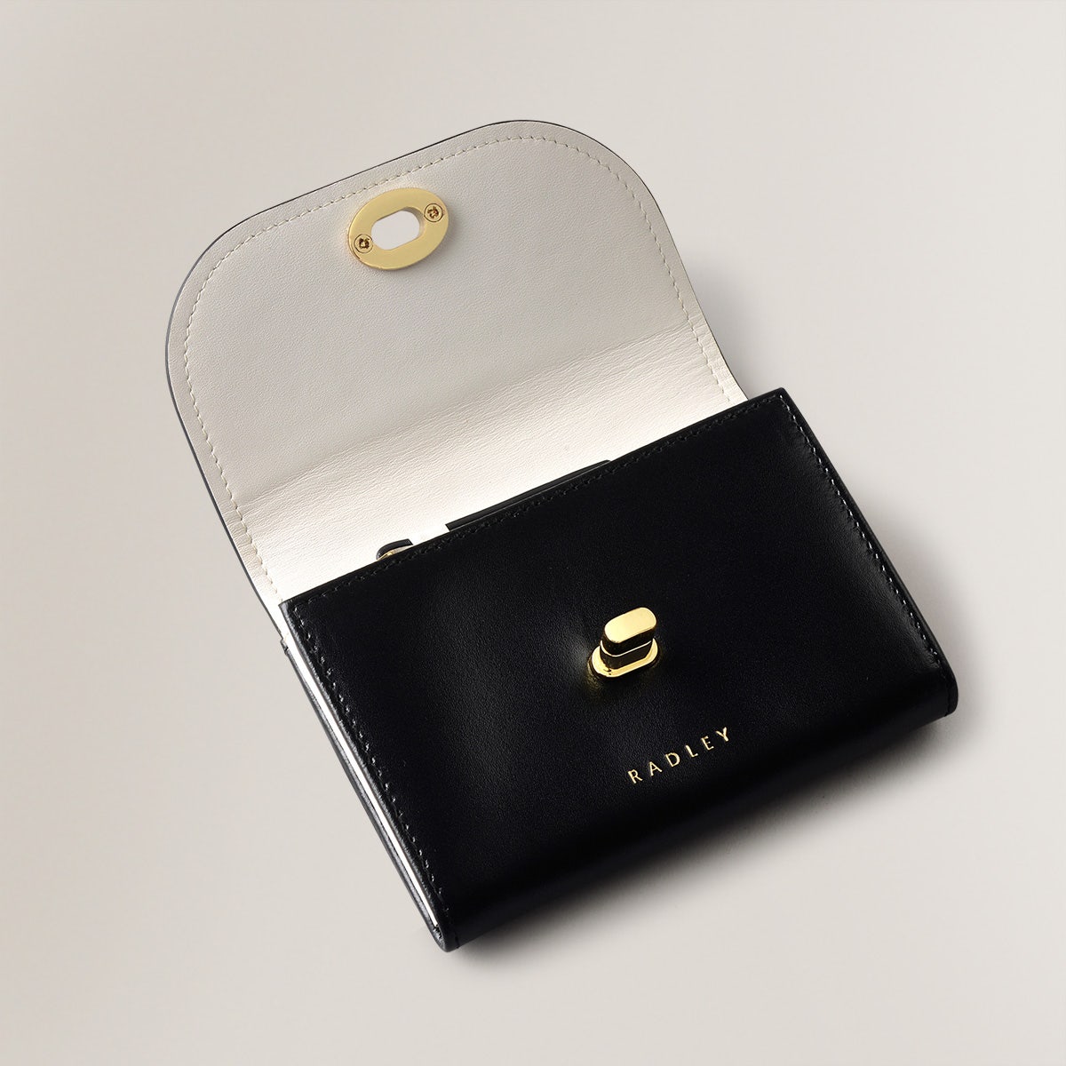 Parliament Hill Leather Medium Flapover Wallet in Black - S2374001