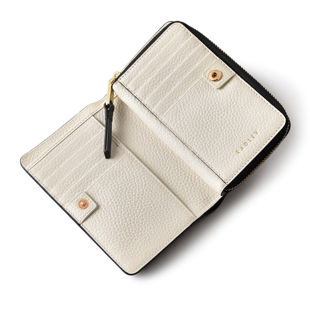 Berners Mews Leather Medium Bifold Wallet in Black - S2422001