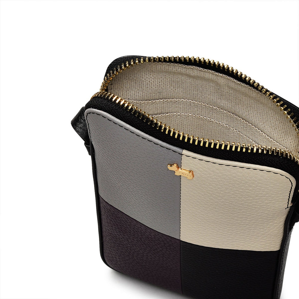 Bridgewater 2.0 Leather Medium Phone Crossbody in Black - S2455001