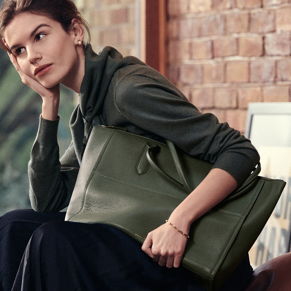Oak Street Leather Medium Ziptop Tote Bag in Dark Olive - 110187